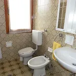 Apartmán In A Shared With Garden *